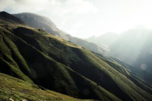 朝早く目覚めるための効果的な方法は？