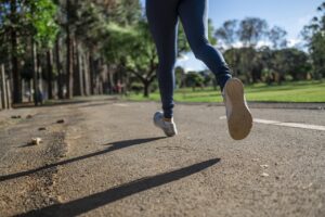 運動不足を解消して不眠を改善する方法は？