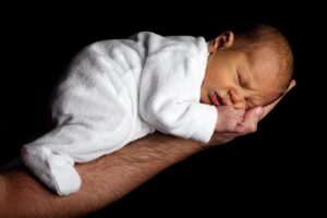 寝つきが悪い人が夜中に目覚める原因とは？