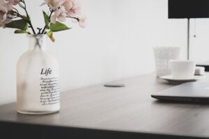 職場でのパワハラが原因で眠れない時の対処法は？