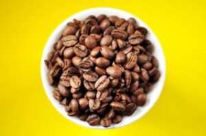 カフェインを夕方に控えることで得られる健康効果は？