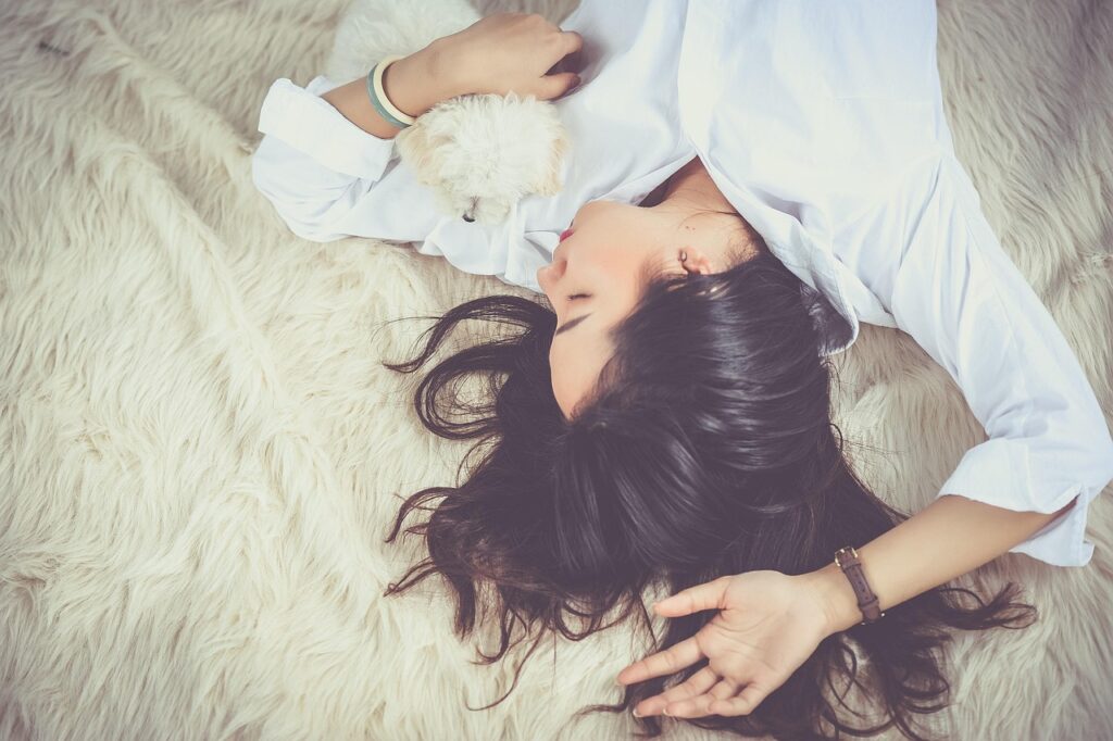 不眠の原因として考えられる怖い夢とは何か？